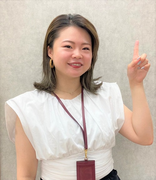 MANARA 曼娜麗 日本漂亮可愛小姐姐 社員渡邉真子 如果想要瘦手臂 請務必看這篇文章唷!
